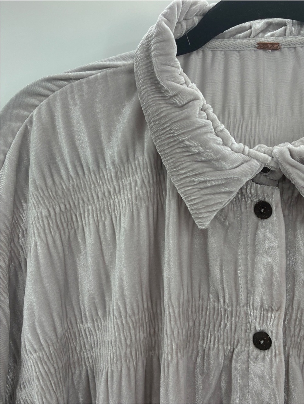 FREE PEOPLE My Best Velvet Crinkle Button Shirt Gray Oversized Sz M - Picture 4 of 13